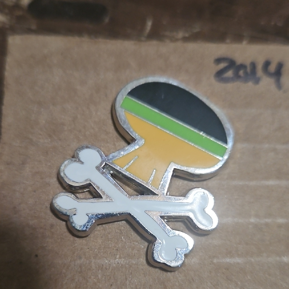 Disney Pin Trader's WDW - Skull and Crossbones Pluto 1" Pin